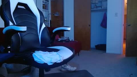 bwall1425 online show from December 31, 2024, 3:45 am