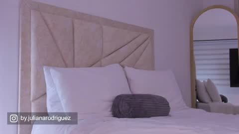 Snapshot of by_juliana chatting on May 4, 2026, 2:40 am online show from May 4, 2026, 2:40 am
