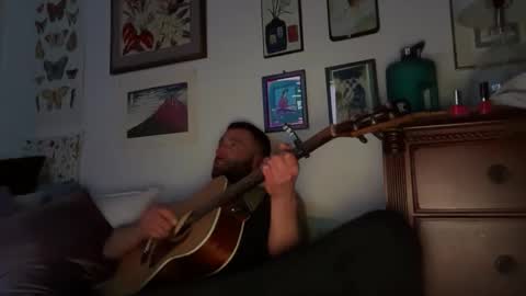 Snapshot of c2cmee chatting on June 2, 2026, 9:44 am c2cmee online show from June 2, 2026, 9:44 am