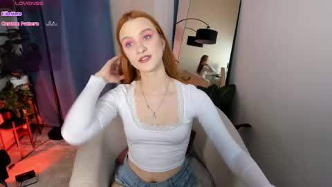 Snapshot of c_moonie_ chatting on May 14, 2026, 8:59 pm Polly online show from May 14, 2026, 8:59 pm