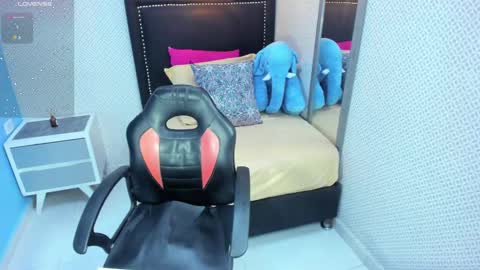 Snapshot of calanthelove chatting on January 28, 2025, 5:22 am Calanthe online show from January 28, 2025, 5:22 am