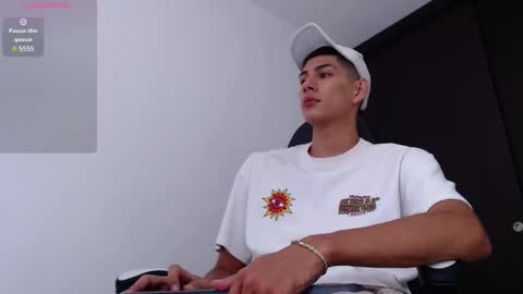 Snapshot of calavalerio chatting on February 11, 2025, 3:51 pm Valerio online show from February 11, 2025, 3:51 pm