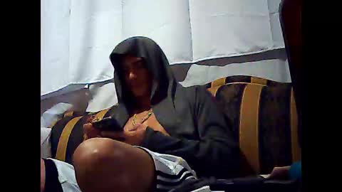 Snapshot of californiacam2 chatting on December 31, 2024, 5:18 pm californiacam2 online show from December 31, 2024, 5:18 pm
