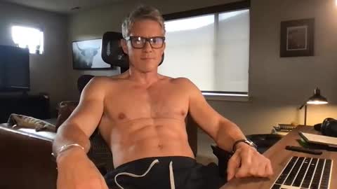 calirsedmo online show from November 2, 2025, 8:33 pm