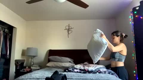 calishop1 online show from February 12, 2025, 4:11 pm