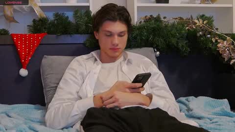 Calvin online show from January 1, 2025, 3:02 am