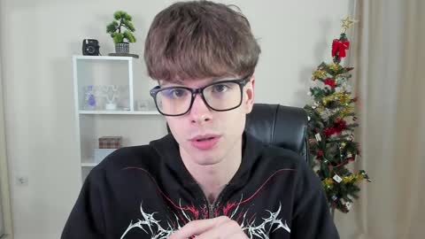 Hey I am Calvin  online show from December 8, 2024, 7:11 pm