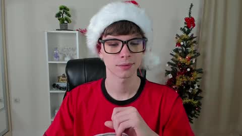 Hey I am Calvin  online show from December 24, 2024, 7:11 pm