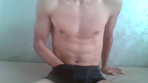 Snapshot of calvin_sexy_arab chatting on December 23, 2024, 9:27 am calvin_sexy_arab online show from December 23, 2024, 9:27 am