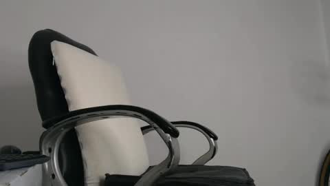 Snapshot of calvinhotlatino chatting on December 14, 2024, 11:23 pm calvinhotlatino online show from December 14, 2024, 11:23 pm