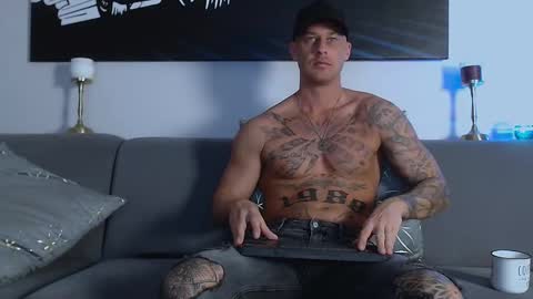 Calvin  online show from December 15, 2024, 1:24 am