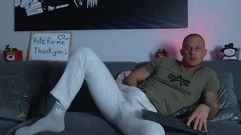 Calvin  online show from December 16, 2024, 11:39 pm