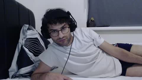 Snapshot of calvinjohnlad chatting on December 25, 2024, 11:53 pm Calvinjohnlad online show from December 25, 2024, 11:53 pm