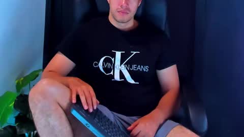 Snapshot of camara110 chatting on January 13, 2025, 8:15 pm camara110 online show from January 13, 2025, 8:15 pm