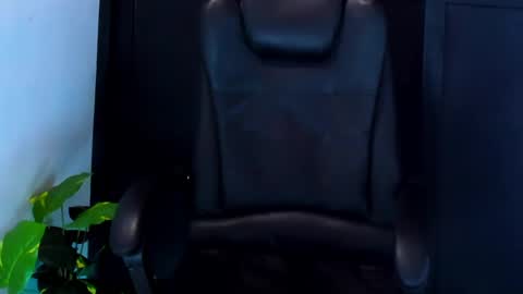 Snapshot of camara110 chatting on January 14, 2025, 4:15 am camara110 online show from January 14, 2025, 4:15 am