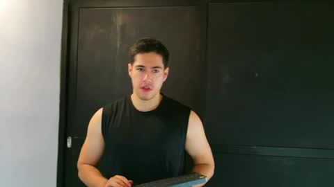 Snapshot of camara110 chatting on January 17, 2025, 2:29 am camara110 online show from January 17, 2025, 2:29 am