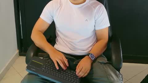 Snapshot of camara110 chatting on January 28, 2025, 3:36 am camara110 online show from January 28, 2025, 3:36 am