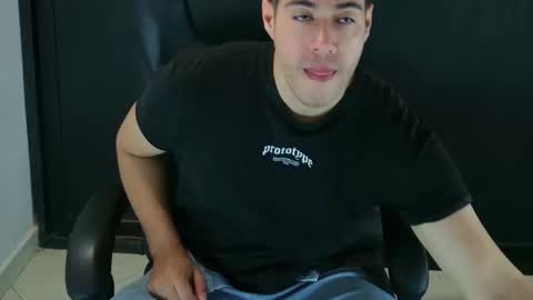 Snapshot of camara110 chatting on January 29, 2025, 3:33 am camara110 online show from January 29, 2025, 3:33 am