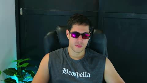 Snapshot of camara110 chatting on February 14, 2025, 10:58 pm camara110 online show from February 14, 2025, 10:58 pm