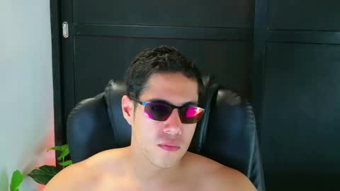 Snapshot of camara110 chatting on February 17, 2025, 8:04 pm camara110 online show from February 17, 2025, 8:04 pm