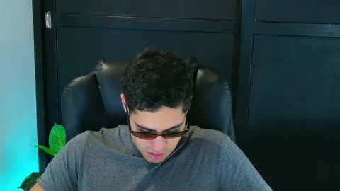 Snapshot of camara110 chatting on February 20, 2025, 7:19 pm camara110 online show from February 20, 2025, 7:19 pm