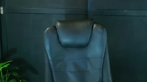 Snapshot of camara110 chatting on February 26, 2025, 9:27 pm camara110 online show from February 26, 2025, 9:27 pm