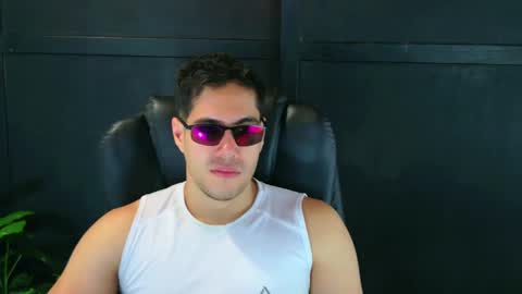 Snapshot of camara110 chatting on March 4, 2025, 3:33 am camara110 online show from March 4, 2025, 3:33 am