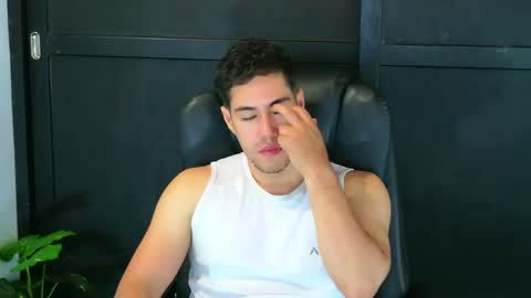 Snapshot of camara110 chatting on March 7, 2025, 2:36 am camara110 online show from March 7, 2025, 2:36 am