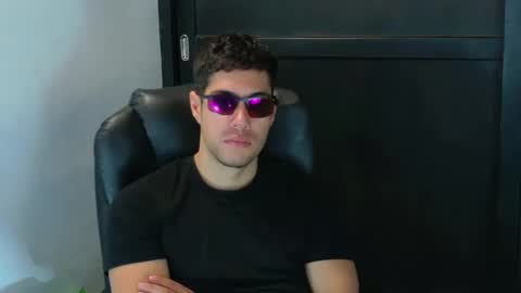 Snapshot of camara110 chatting on September 20, 2025, 2:18 pm camara110 online show from September 20, 2025, 2:18 pm