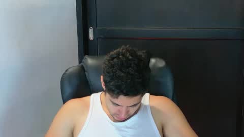 Snapshot of camara110 chatting on October 6, 2025, 12:30 am camara110 online show from October 6, 2025, 12:30 am