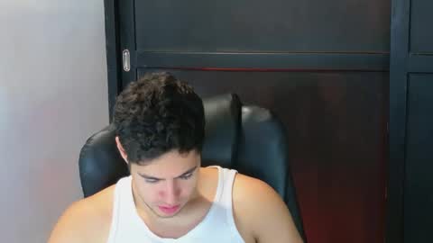 Snapshot of camara110 chatting on October 11, 2025, 12:21 am camara110 online show from October 11, 2025, 12:21 am