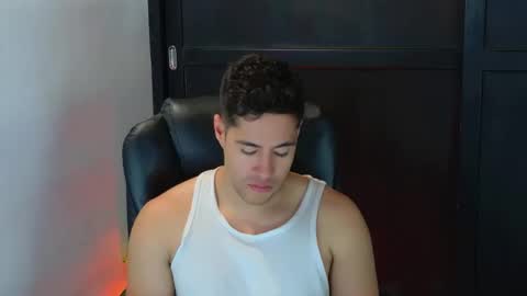 Snapshot of camara110 chatting on October 15, 2025, 4:45 am camara110 online show from October 15, 2025, 4:45 am