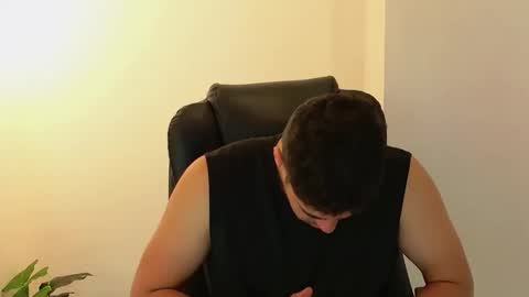 Snapshot of camara110 chatting on October 21, 2025, 1:28 am camara110 online show from October 21, 2025, 1:28 am