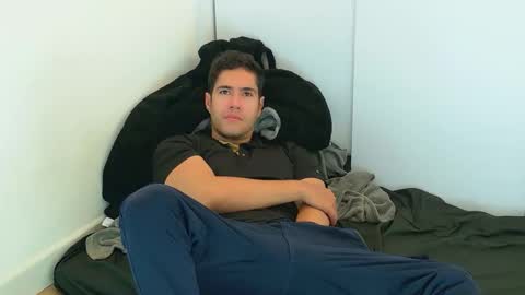 Snapshot of camara110 chatting on October 31, 2025, 2:34 am camara110 online show from October 31, 2025, 2:34 am