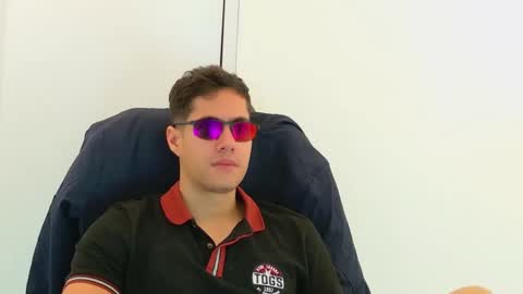 Snapshot of camara110 chatting on November 14, 2025, 7:12 pm camara110 online show from November 14, 2025, 7:12 pm