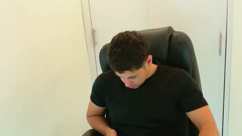 Snapshot of camara110 chatting on December 22, 2025, 2:41 am camara110 online show from December 22, 2025, 2:41 am