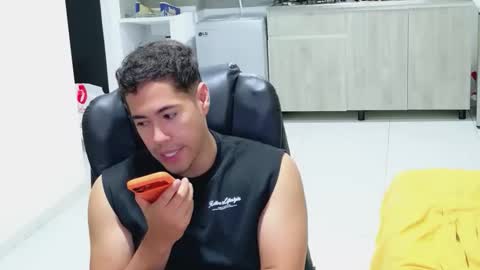 Snapshot of camara110 chatting on February 26, 2026, 2:10 am camara110 online show from February 26, 2026, 2:10 am