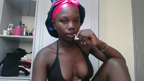 Snapshot of camclit chatting on March 2, 2025, 7:43 am Princess online show from March 2, 2025, 7:43 am