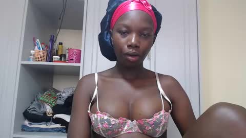 Snapshot of camclit chatting on March 5, 2025, 5:18 am Princess online show from March 5, 2025, 5:18 am