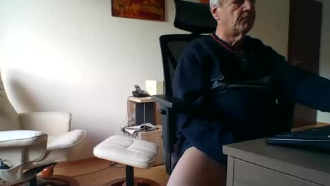 camcologne online show from December 18, 2024, 11:13 am