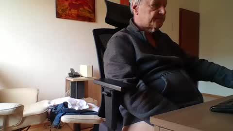 camcologne online show from February 18, 2025, 11:11 am