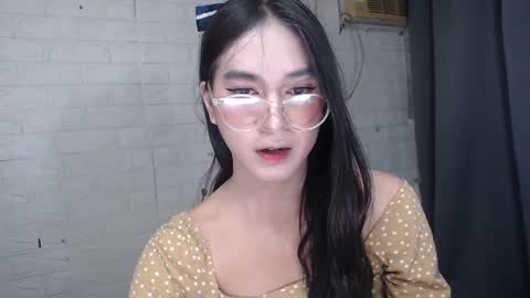 camela_star online show from February 3, 2025, 6:28 pm