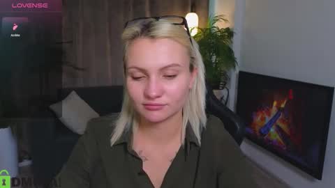 Cameron online show from October 22, 2025, 9:20 am