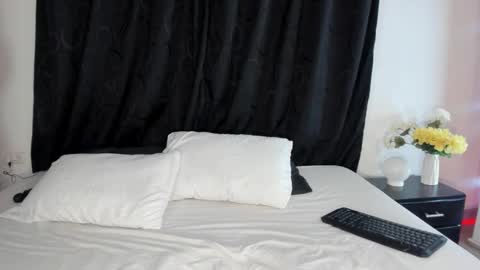 Camila cruz online show from March 24, 2026, 8:36 pm