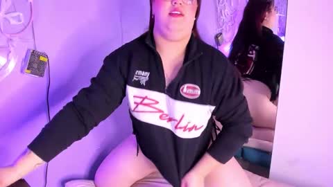 Camila Osorio online show from November 20, 2025, 3:12 pm