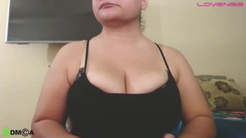 Camila  online show from November 9, 2025, 4:49 pm