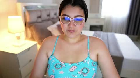 Camila buitrago online show from December 14, 2025, 6:01 pm