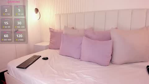 Camila  online show from October 14, 2025, 11:55 am