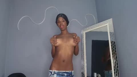 Snapshot of camilaasaenz_ chatting on October 7, 2025, 7:22 pm C A M I L A online show from October 7, 2025, 7:22 pm