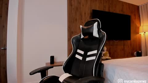 Camila online show from November 11, 2025, 12:10 am